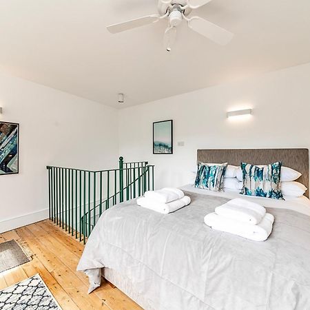 The Secret Kensington Garden Mews-2 Bedroom Full House-2 Train Lines- Spacious-Kings Road- Harrods -Chelsea Stadium-Private Small Patio Londyn Zewnętrze zdjęcie