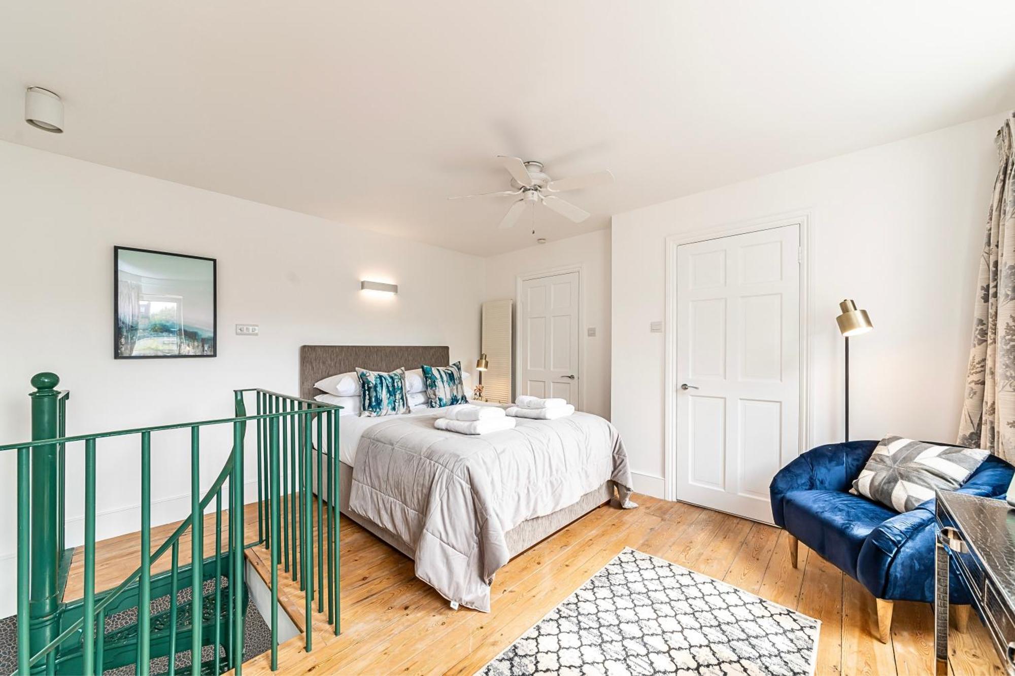 The Secret Kensington Garden Mews-2 Bedroom Full House-2 Train Lines- Spacious-Kings Road- Harrods -Chelsea Stadium-Private Small Patio Londyn Zewnętrze zdjęcie