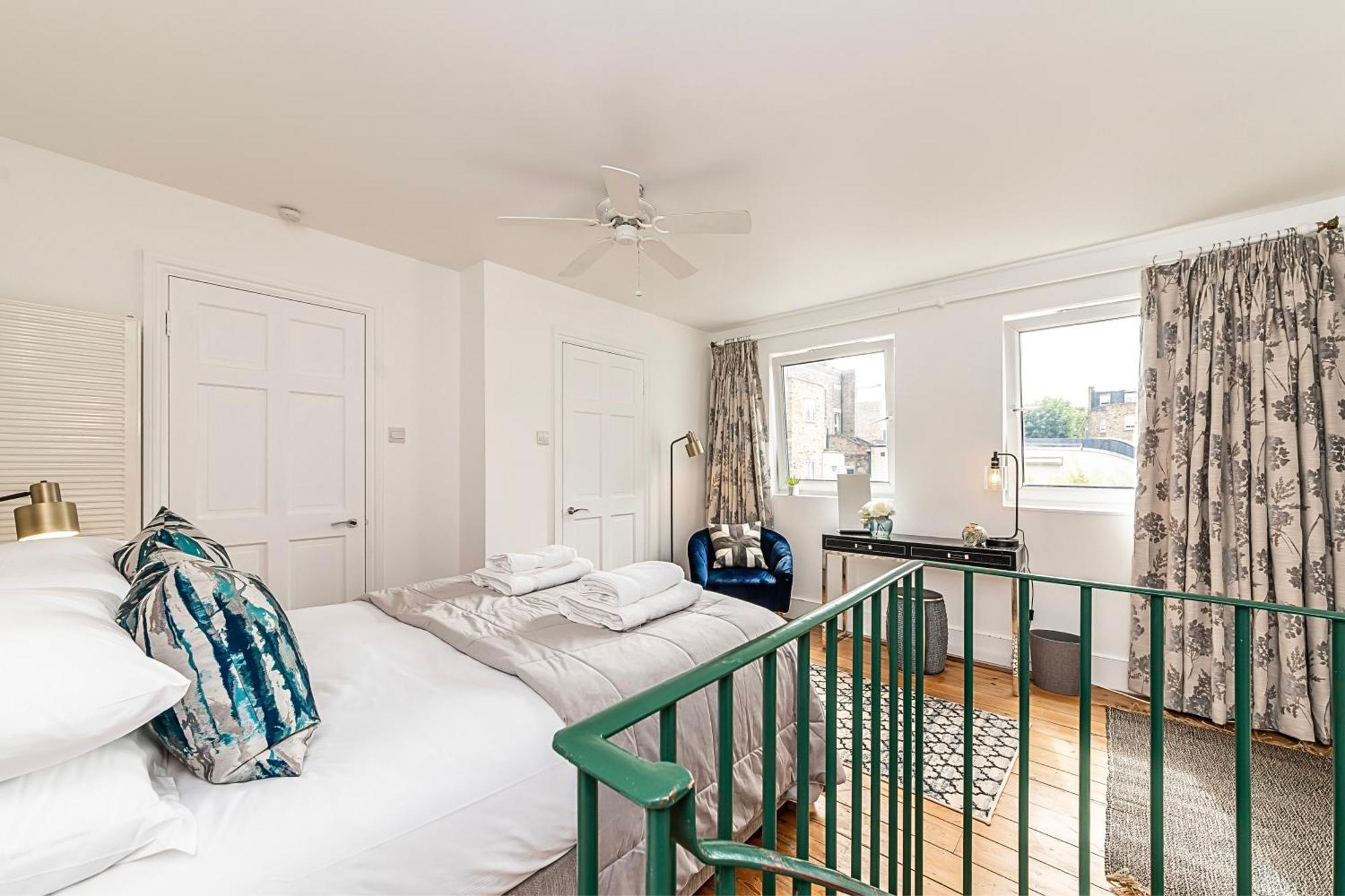 The Secret Kensington Garden Mews-2 Bedroom Full House-2 Train Lines- Spacious-Kings Road- Harrods -Chelsea Stadium-Private Small Patio Londyn Zewnętrze zdjęcie