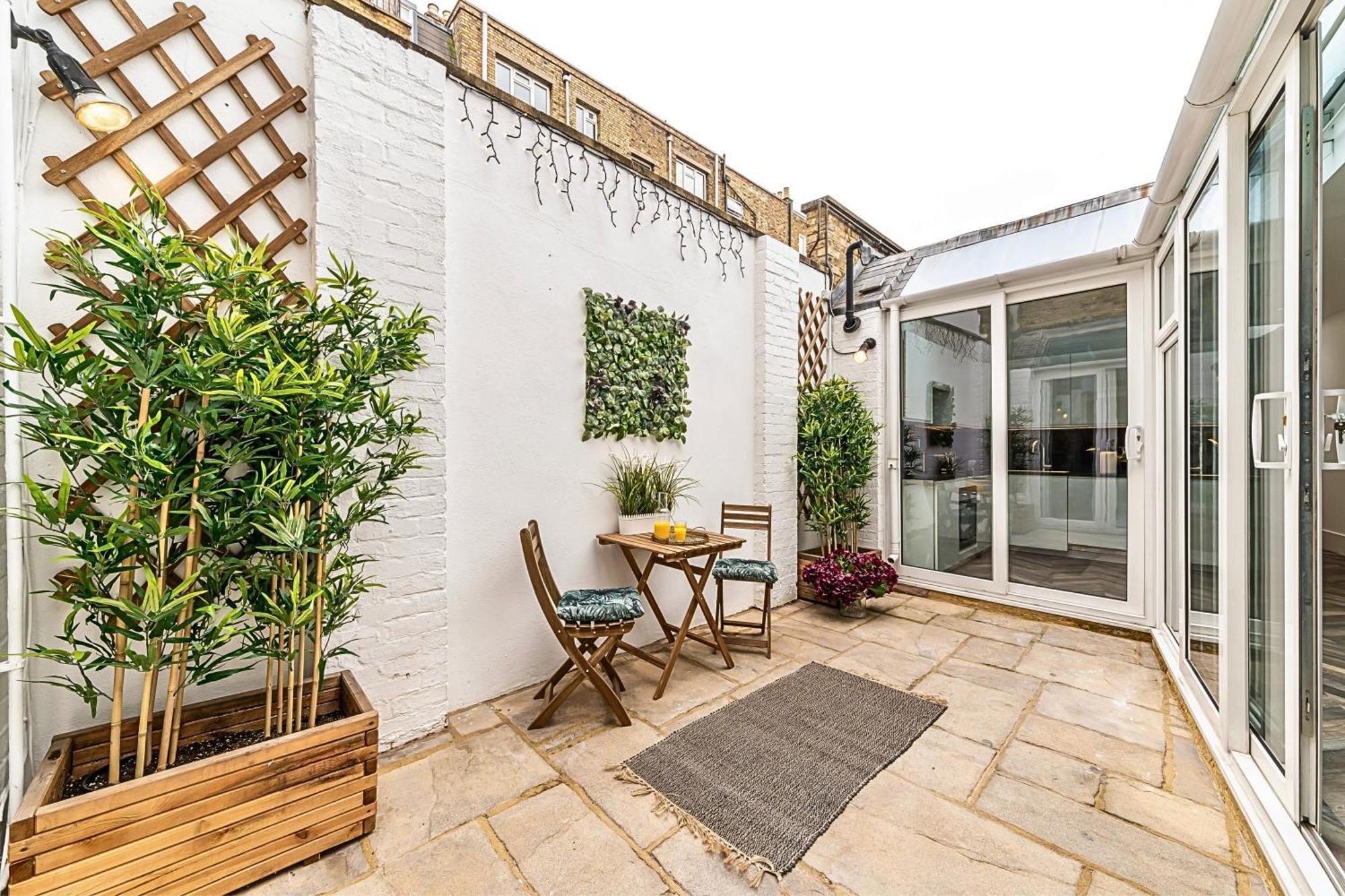 The Secret Kensington Garden Mews-2 Bedroom Full House-2 Train Lines- Spacious-Kings Road- Harrods -Chelsea Stadium-Private Small Patio Londyn Zewnętrze zdjęcie