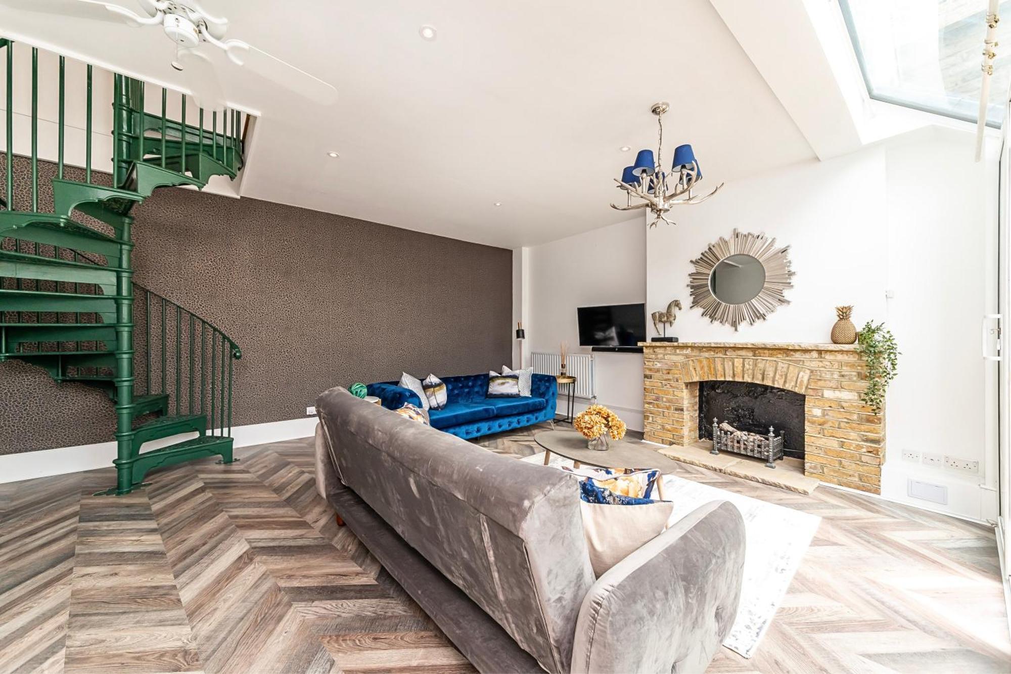 The Secret Kensington Garden Mews-2 Bedroom Full House-2 Train Lines- Spacious-Kings Road- Harrods -Chelsea Stadium-Private Small Patio Londyn Zewnętrze zdjęcie