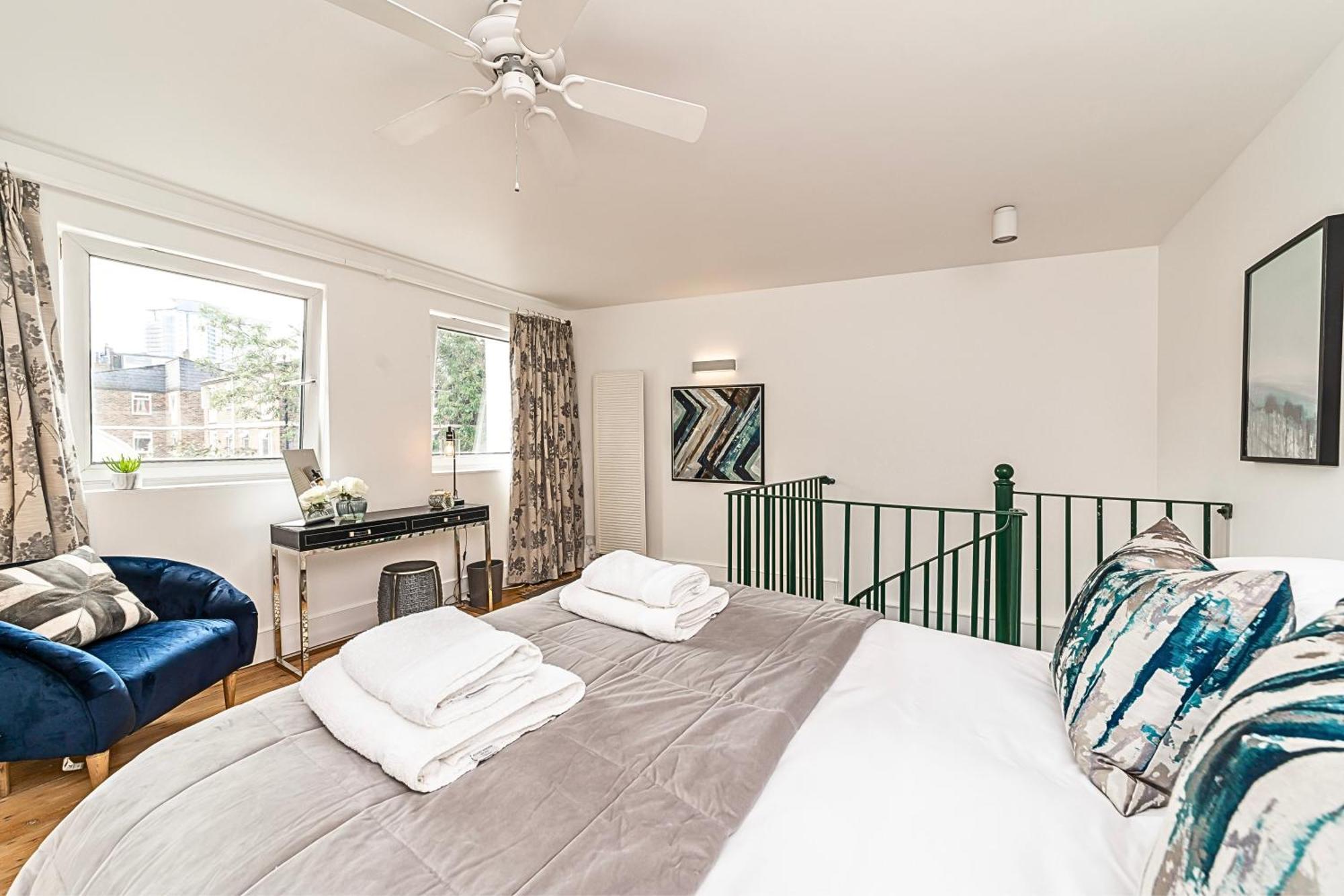 The Secret Kensington Garden Mews-2 Bedroom Full House-2 Train Lines- Spacious-Kings Road- Harrods -Chelsea Stadium-Private Small Patio Londyn Zewnętrze zdjęcie